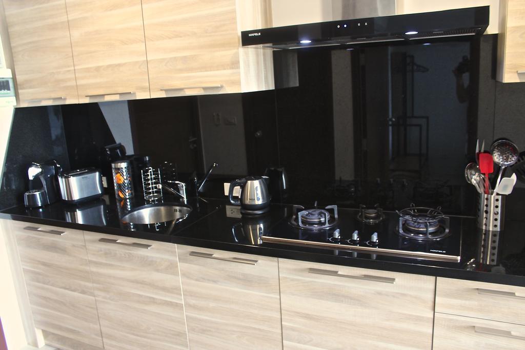 Little Paris Phuket Appartement Buitenkant foto