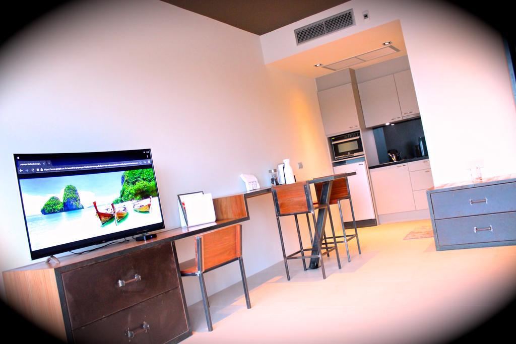 Little Paris Phuket Appartement Buitenkant foto