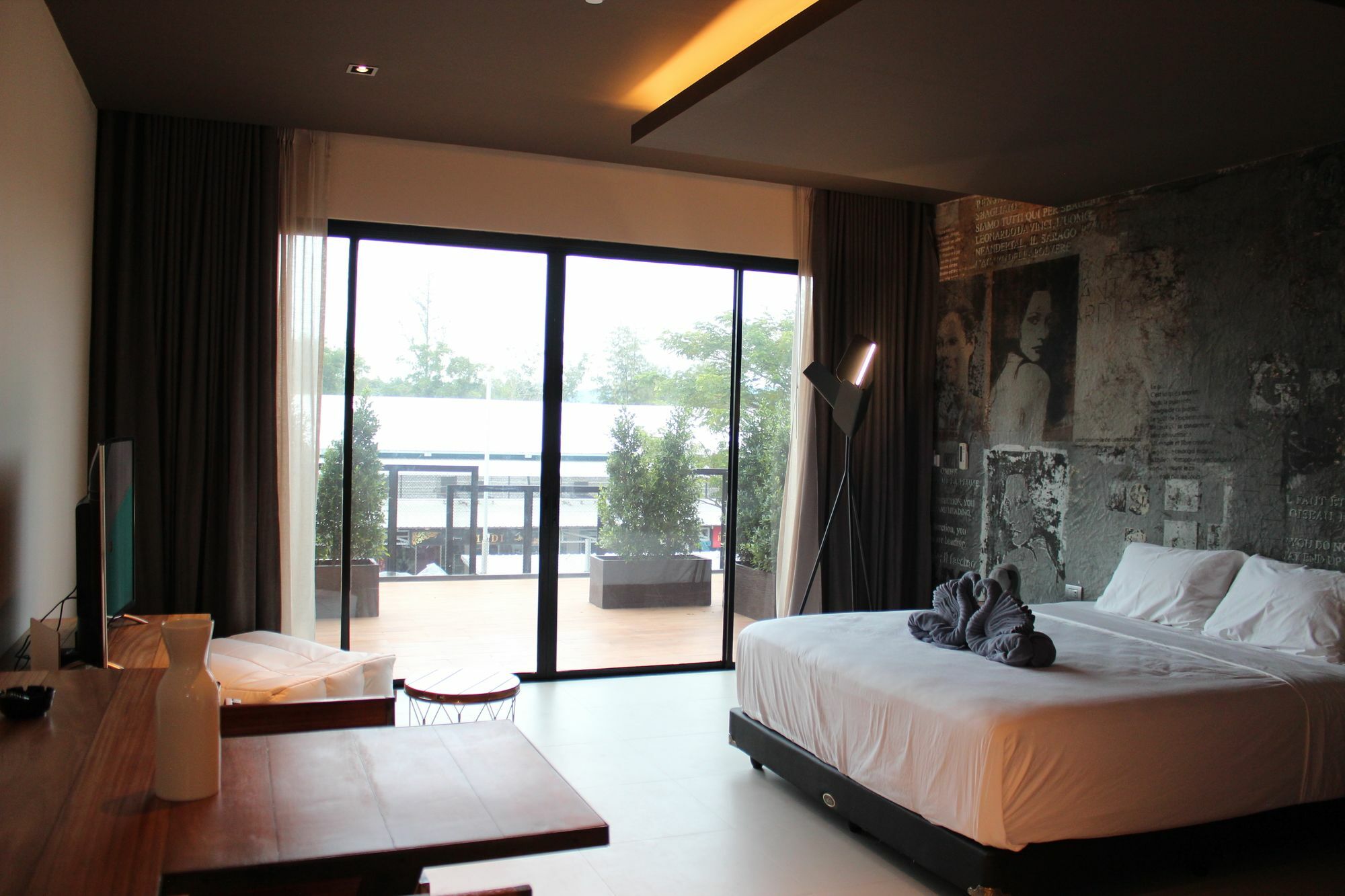 Little Paris Phuket Appartement Buitenkant foto