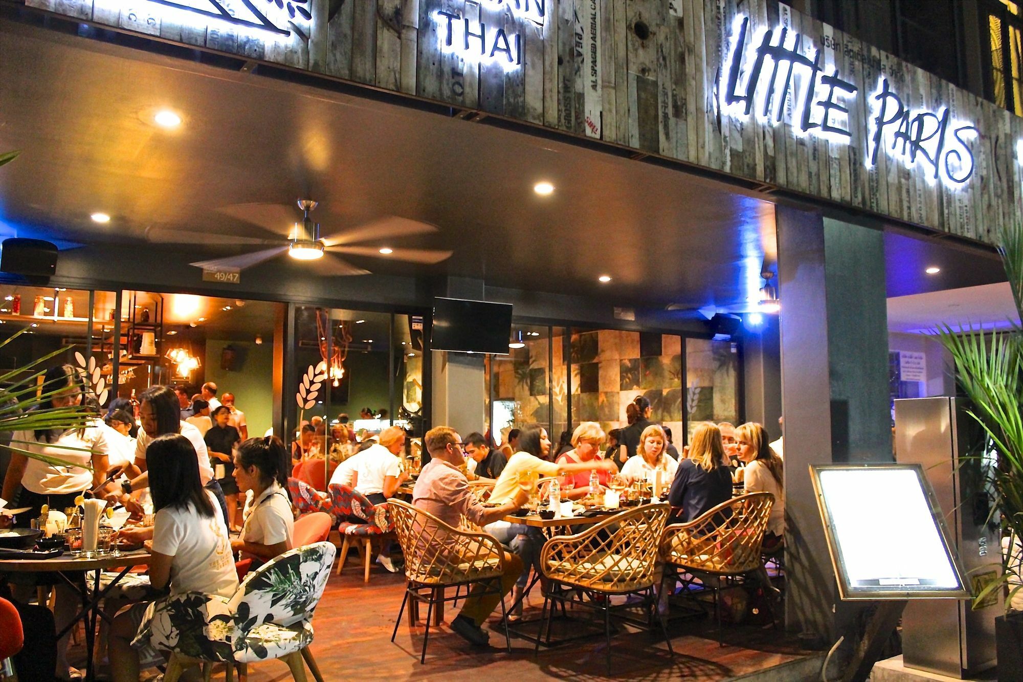 Little Paris Phuket Appartement Buitenkant foto